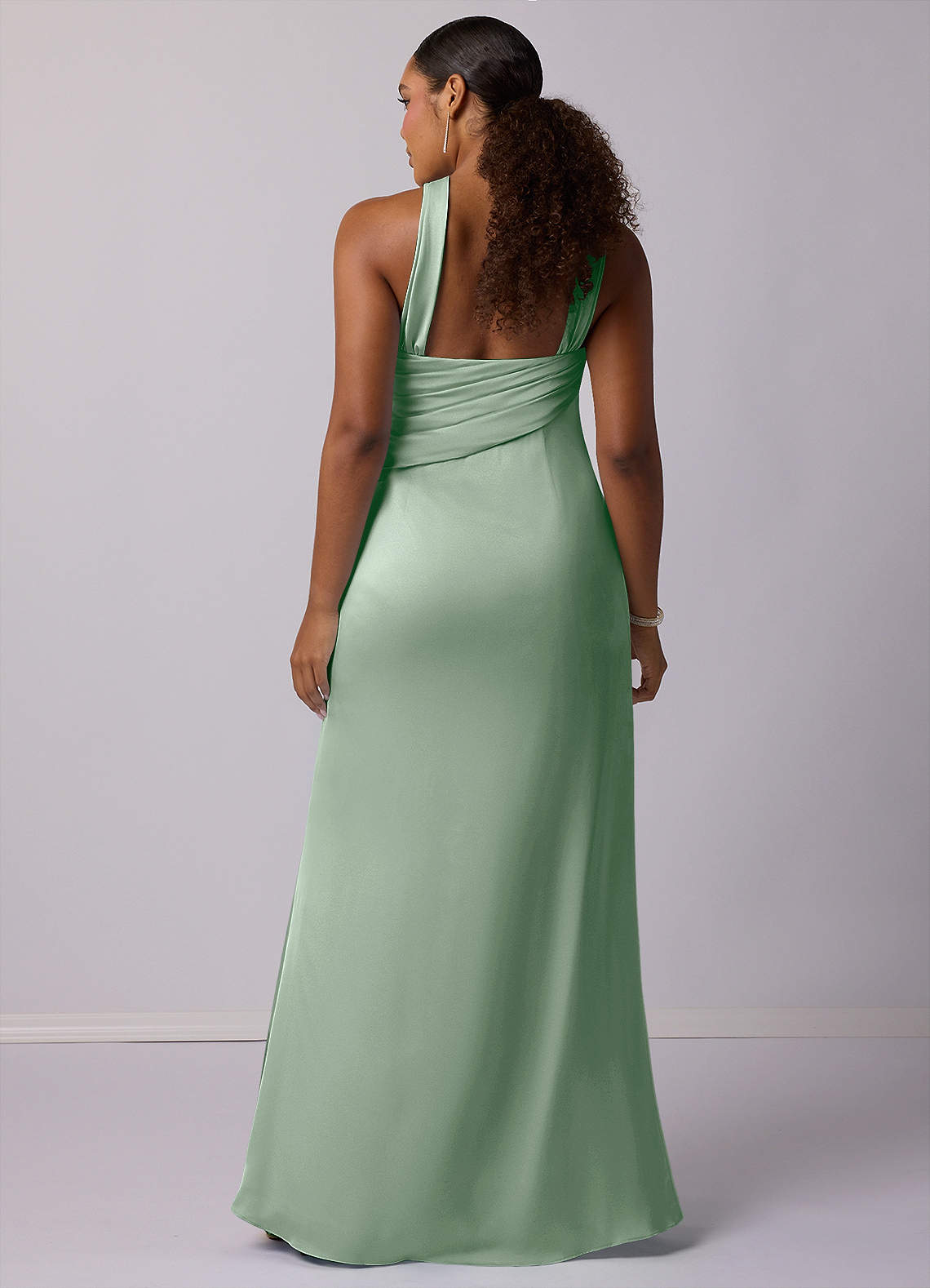 Vestido de dama de honor Barbie™ AZAZIE 1021 en color Agave | Azazie